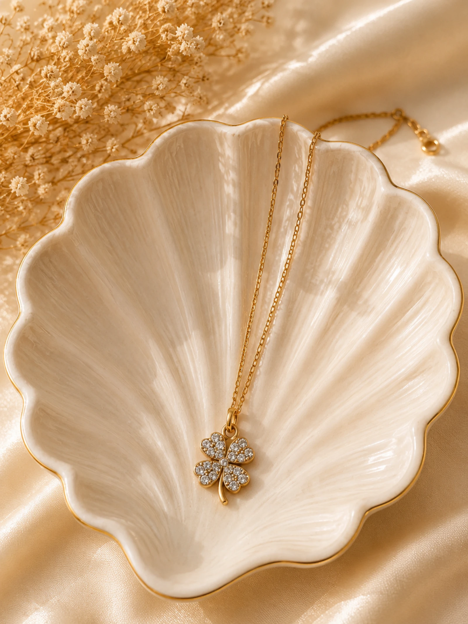 Collier pendentif trèfle 